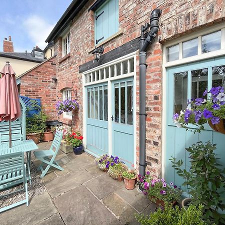 The Old Coach House Villa York Bagian luar foto